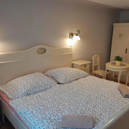 Aparthotel Kajovska 63 *