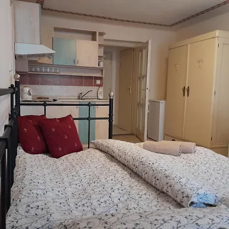 Aparthotel Kajovska 63 *